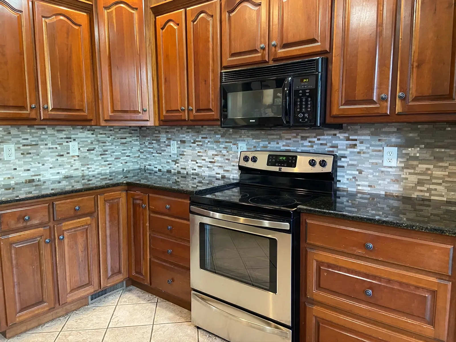 Kitchen Stacked-Stone Mosaic Backsplash