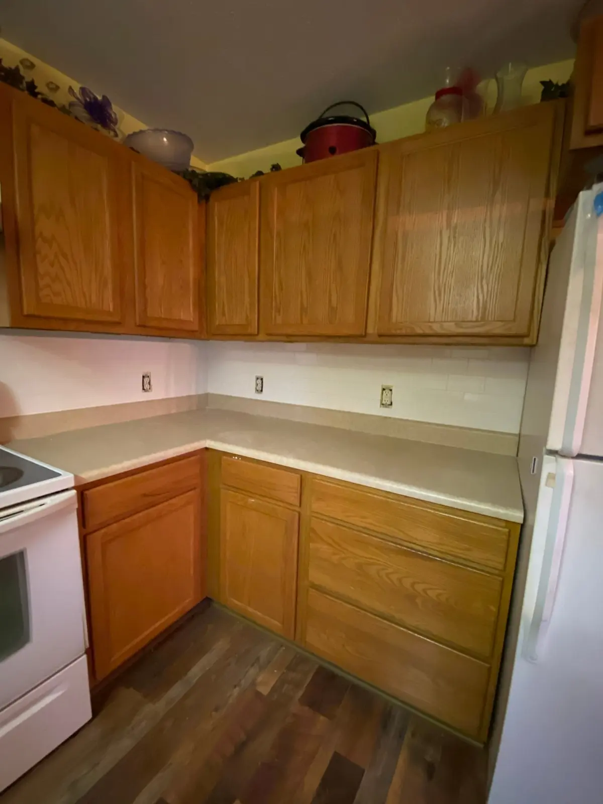 Kitchen Plank Floor and Subway Tile Backsplash — finished photo 6