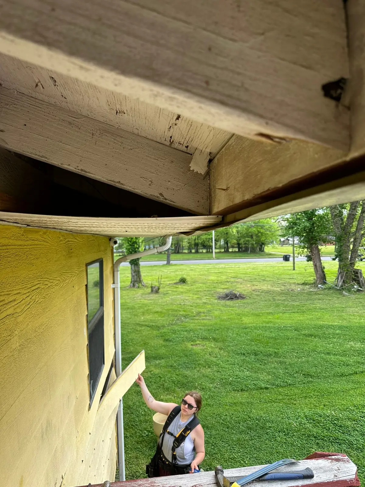 Yellow Ranch House Re-Sided in Navy Blue — Progress photo 4