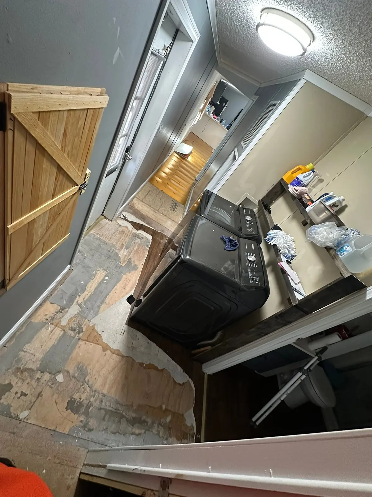 Kitchen, Hall, Bedroom and Bath Wood-Look Plank — Demo photo 1